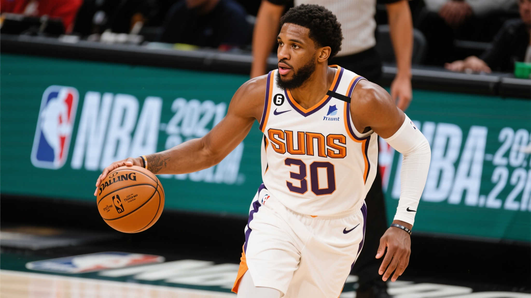 三项荣誉加身,雷霆核心亚历山大创造历史新篇章 数据方面证明了他的卓越。一项关键统计表明,自202